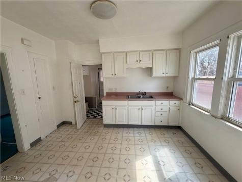 3821 E 143rd Street Cleveland OH 44128