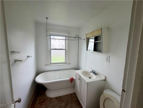 3821 E 143rd Street Cleveland OH 44128