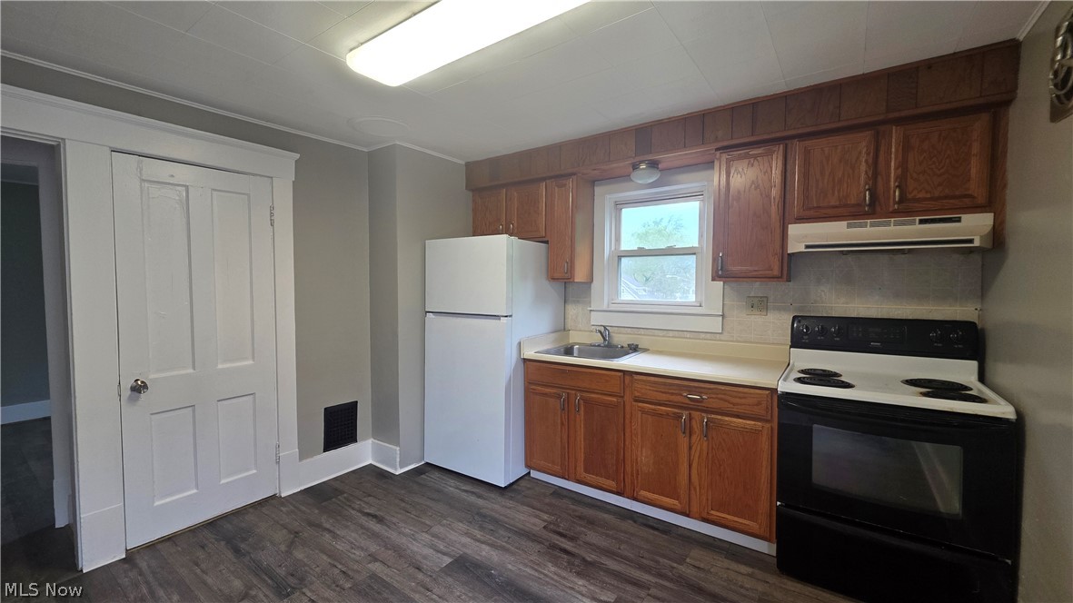 1103 High Street NE Warren OH 44483