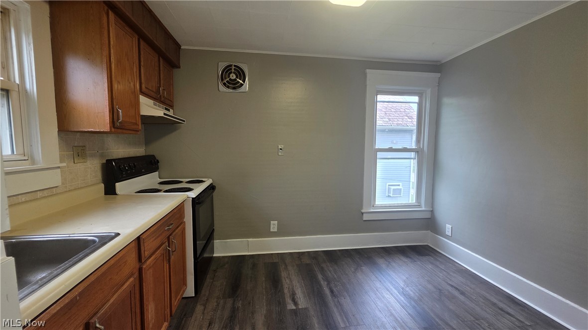 1103 High Street NE Warren OH 44483