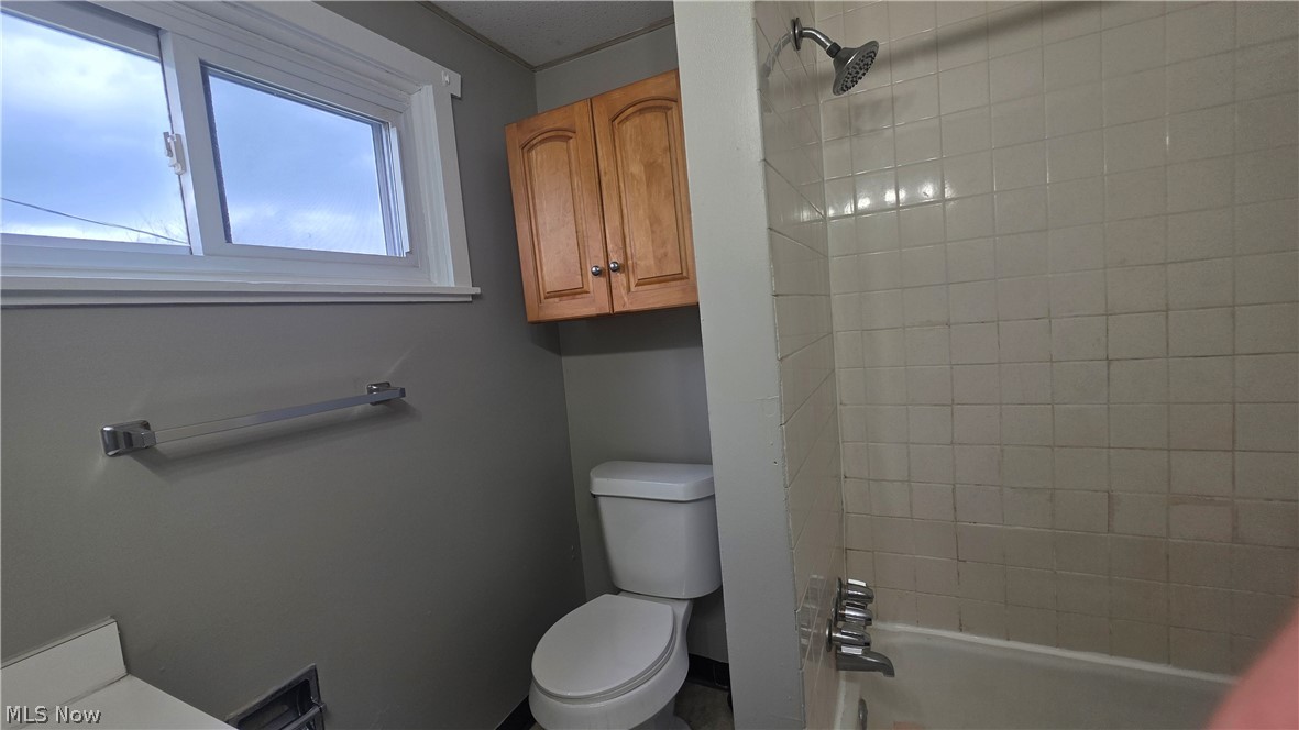 1103 High Street NE Warren OH 44483