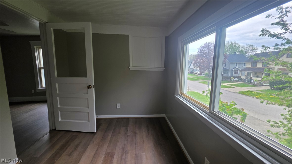1103 High Street NE Warren OH 44483
