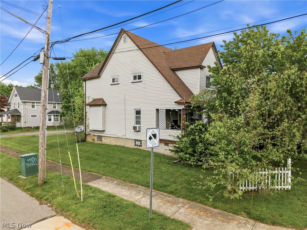1103 High Street NE Warren OH 44483