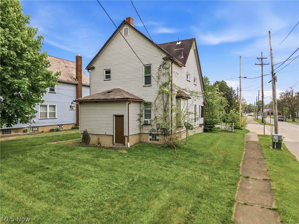 1103 High Street NE Warren OH 44483