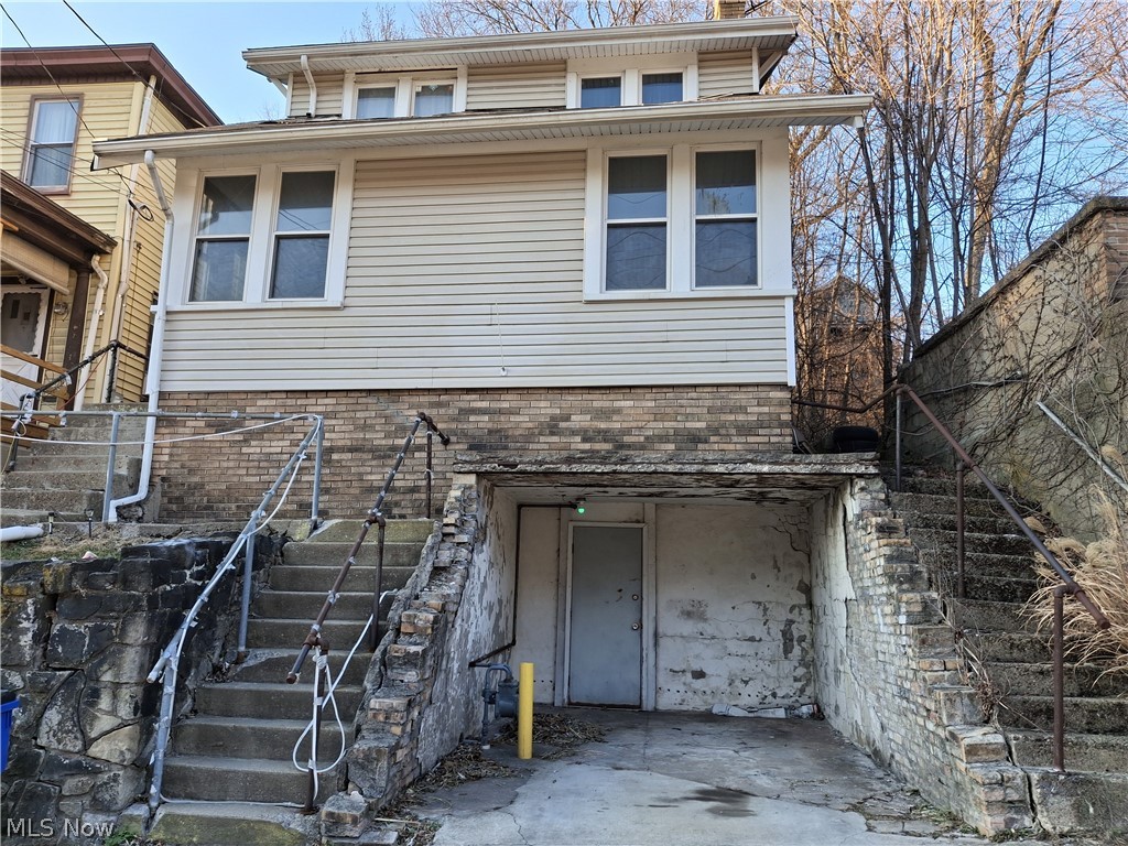 909 Bradshaw Avenue East Liverpool OH 43920