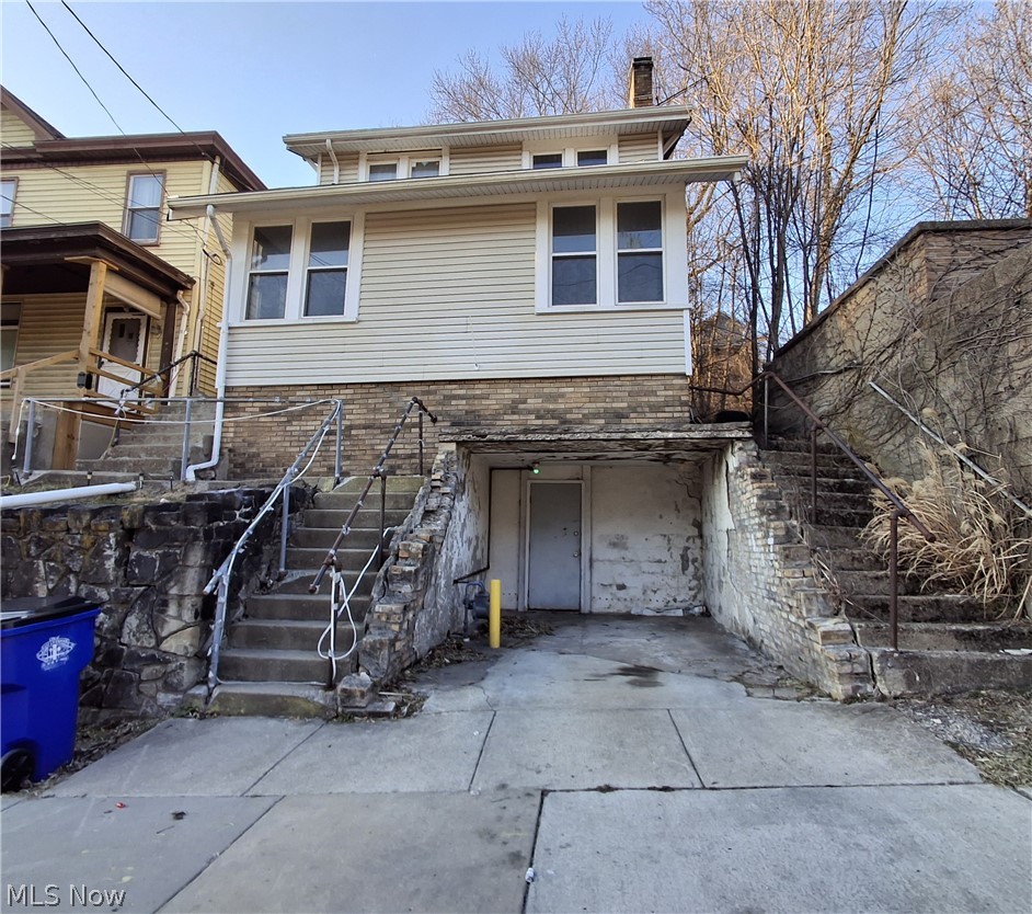 909 Bradshaw Avenue East Liverpool OH 43920