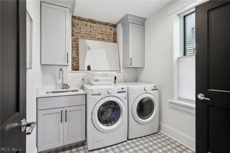 3015 Chatham Avenue Cleveland OH 44113