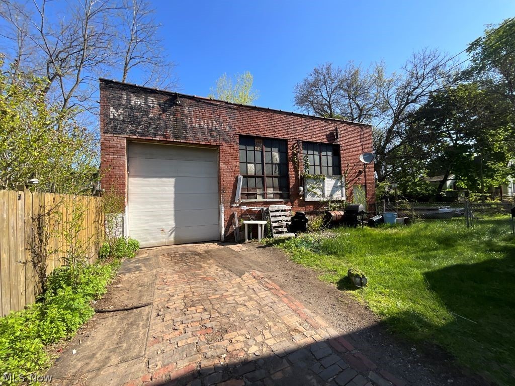 5911 Lexington Avenue Cleveland OH 44103