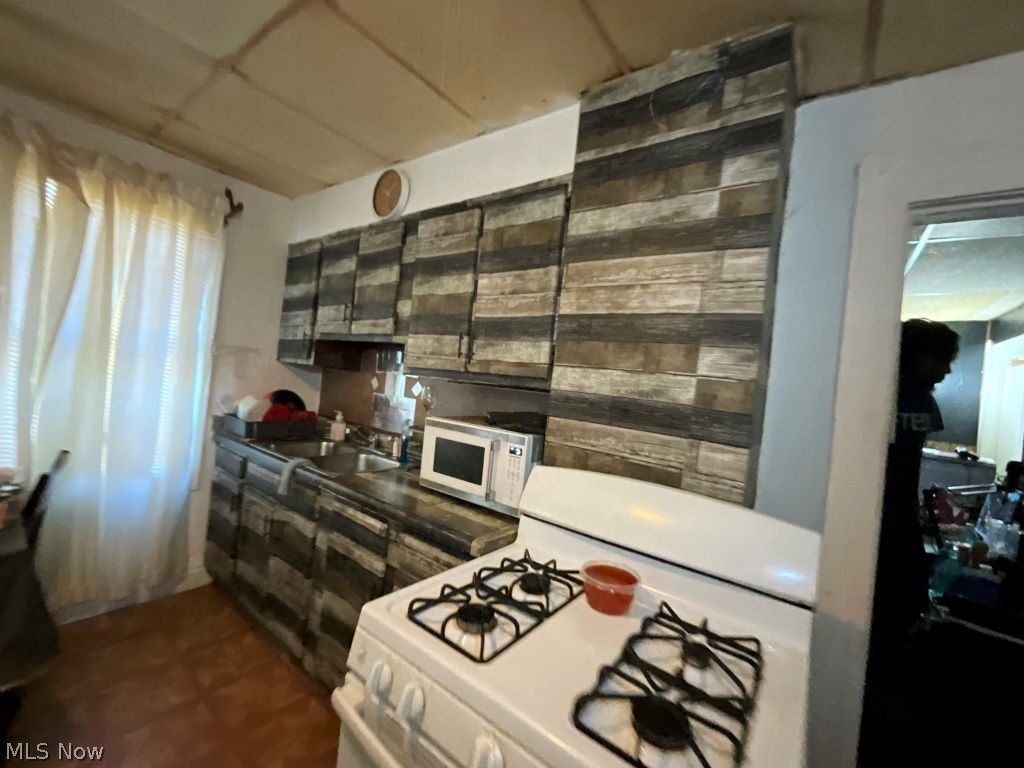 5911 Lexington Avenue Cleveland OH 44103