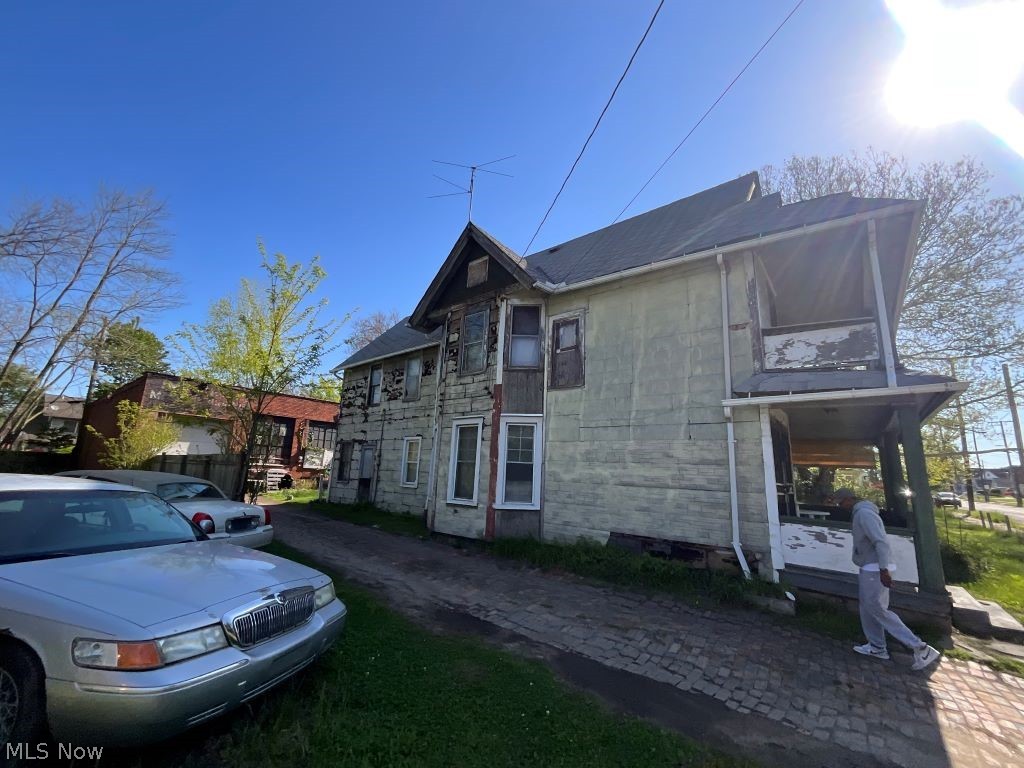 5911 Lexington Avenue Cleveland OH 44103