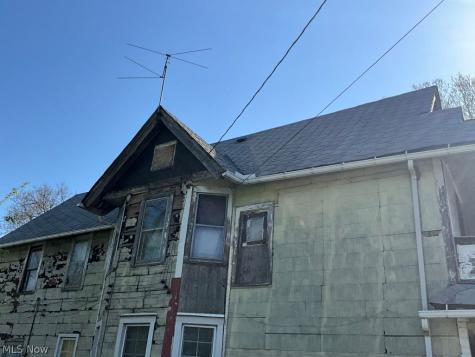 5911 Lexington Avenue Cleveland OH 44103