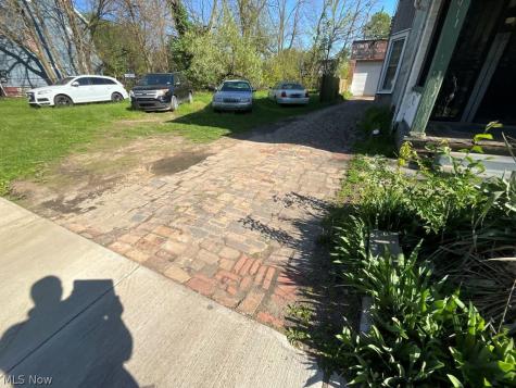 5911 Lexington Avenue Cleveland OH 44103