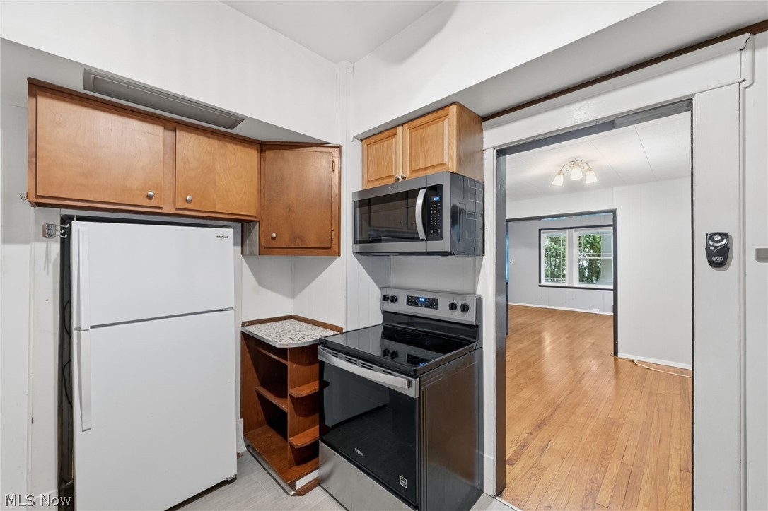 17476 Shaw Avenue Lakewood OH 44107