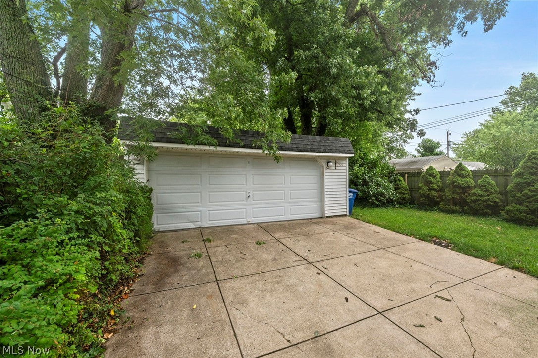 17476 Shaw Avenue Lakewood OH 44107