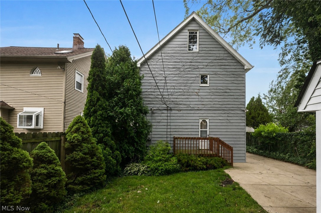 17476 Shaw Avenue Lakewood OH 44107