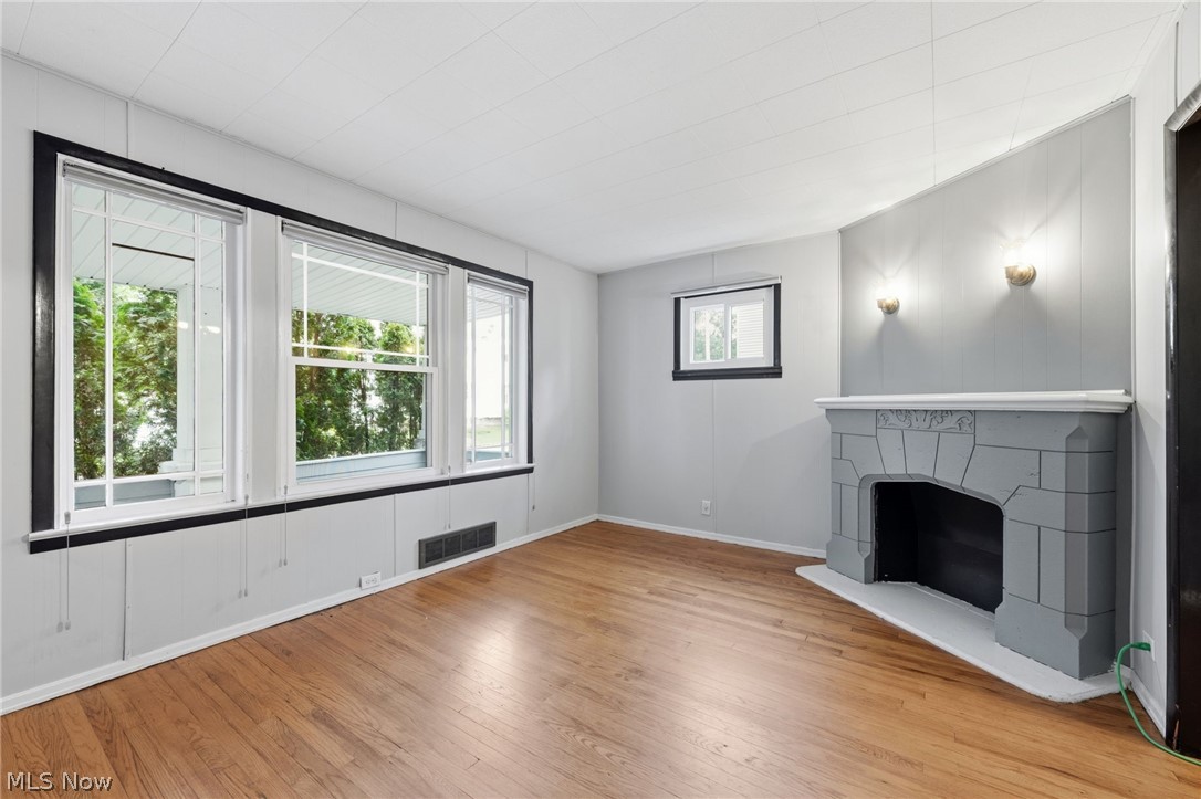 17476 Shaw Avenue Lakewood OH 44107