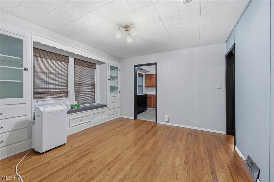 17476 Shaw Avenue Lakewood OH 44107