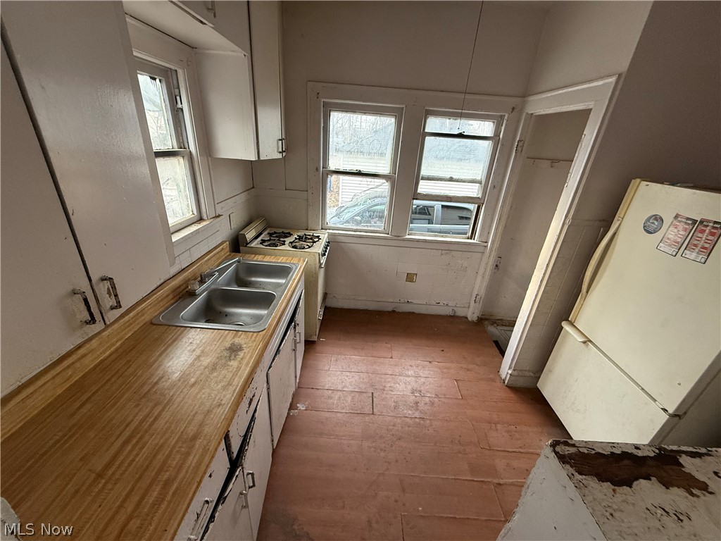 2054 W 83rd Street Cleveland OH 44102