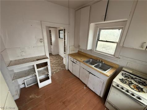 2054 W 83rd Street Cleveland OH 44102