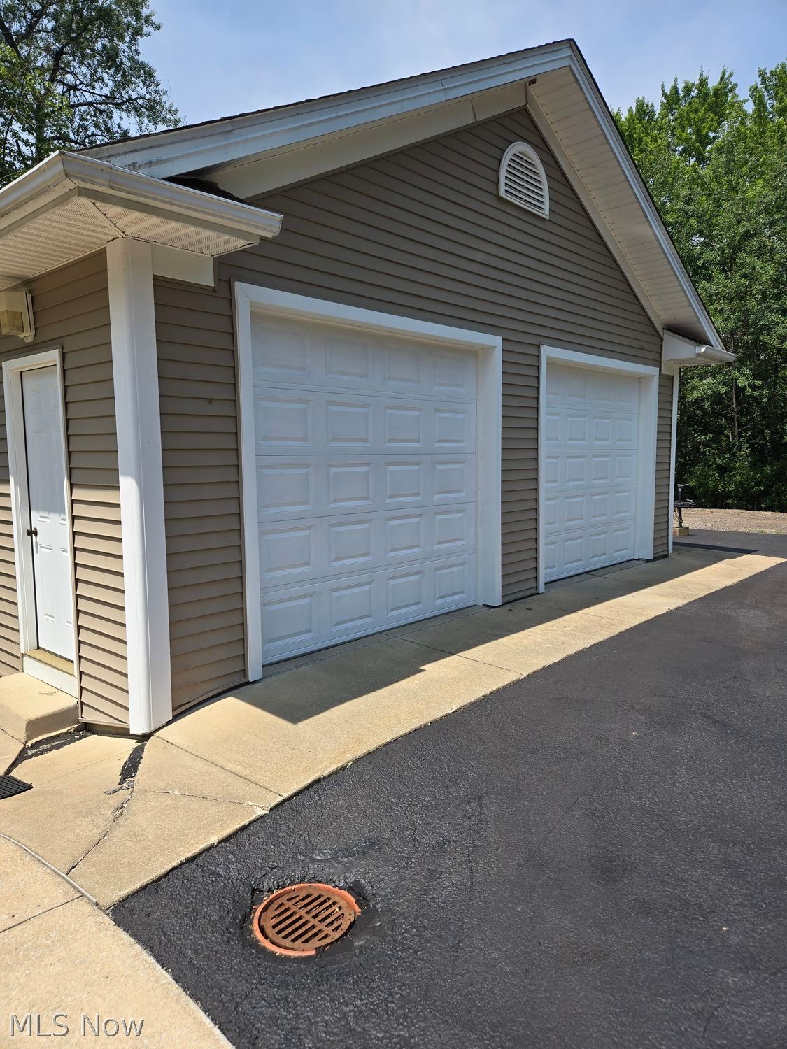 13631-13633 Fisher Burton OH 44021