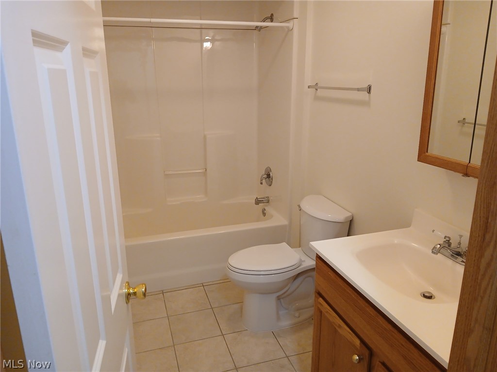 13631-13633 Fisher Burton OH 44021