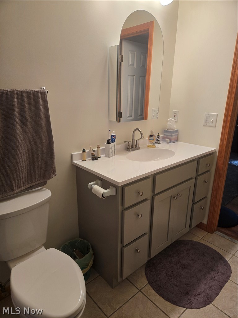 13631-13633 Fisher Burton OH 44021