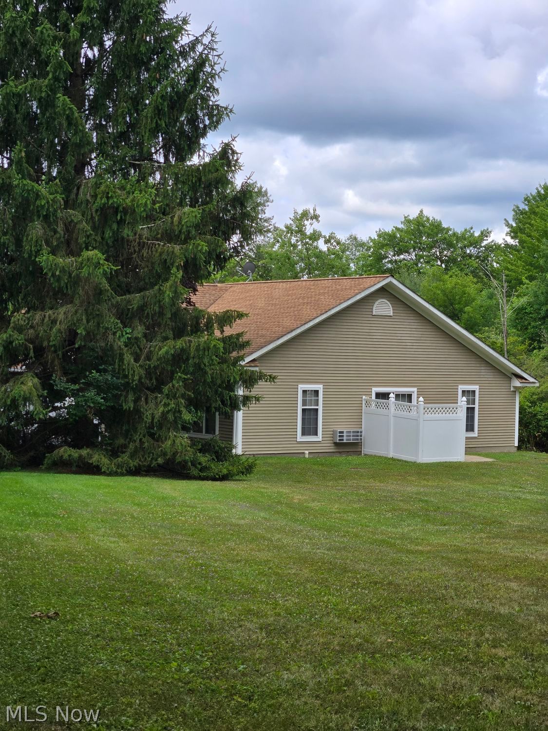 13631-13633 Fisher Burton OH 44021