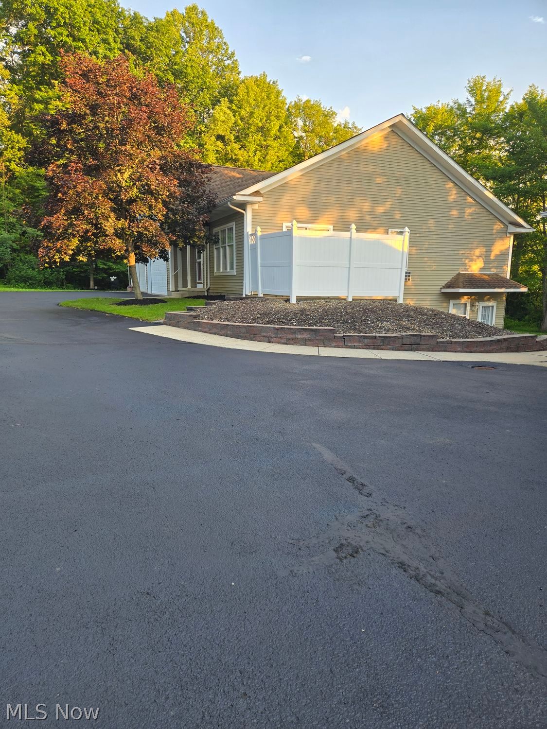 13631-13633 Fisher Burton OH 44021