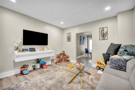 2235 E 101st Street Cleveland OH 44106