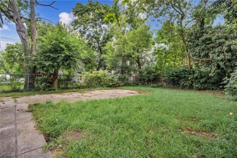 2235 E 101st Street Cleveland OH 44106