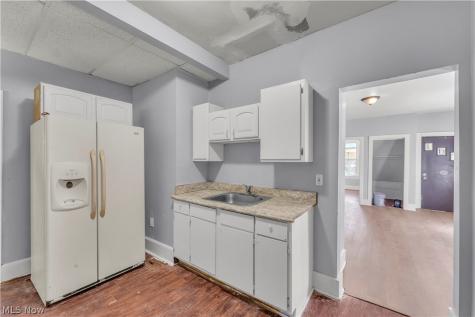 2480 E 86th Street Cleveland OH 44104