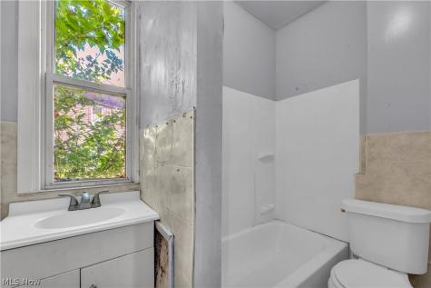 2480 E 86th Street Cleveland OH 44104