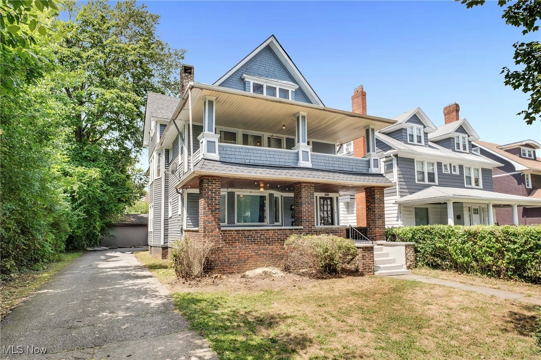1676 Glenmont Road Cleveland Heights OH 44118