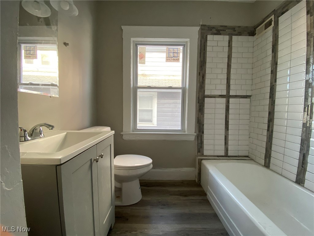 1676 Glenmont Road Cleveland Heights OH 44118