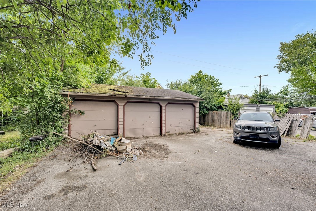 1676 Glenmont Road Cleveland Heights OH 44118