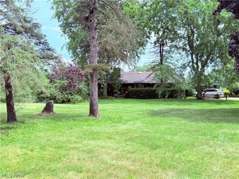 12276 Cleveland Avenue NW Uniontown OH 44685