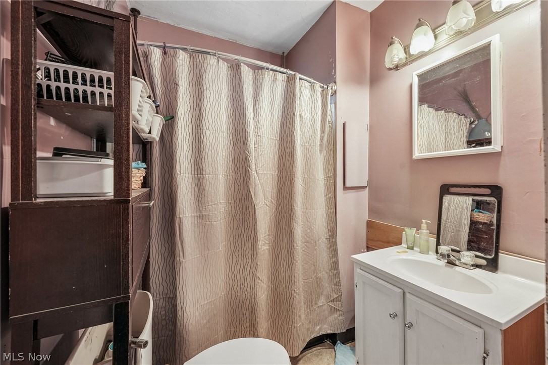 2115 Seymour Avenue Cleveland OH 44113