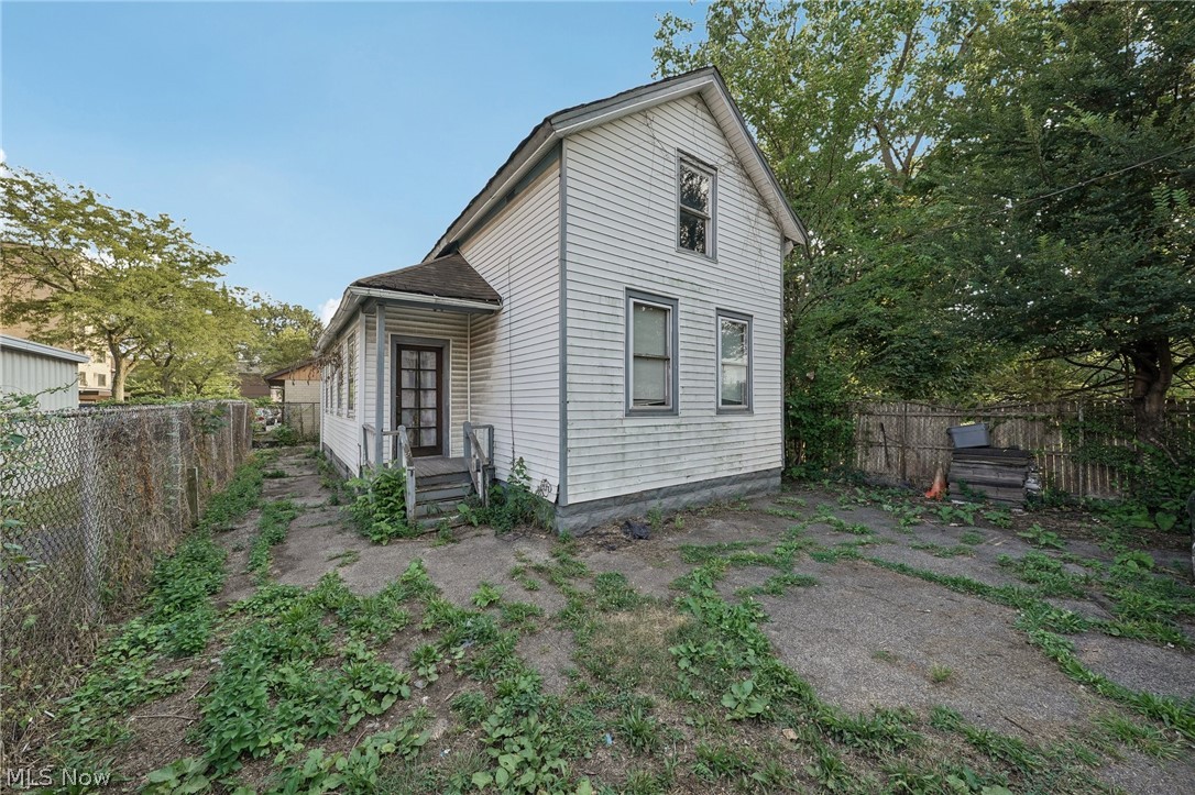 2115 Seymour Avenue Cleveland OH 44113