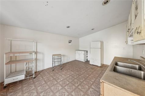 2115 Seymour Avenue Cleveland OH 44113