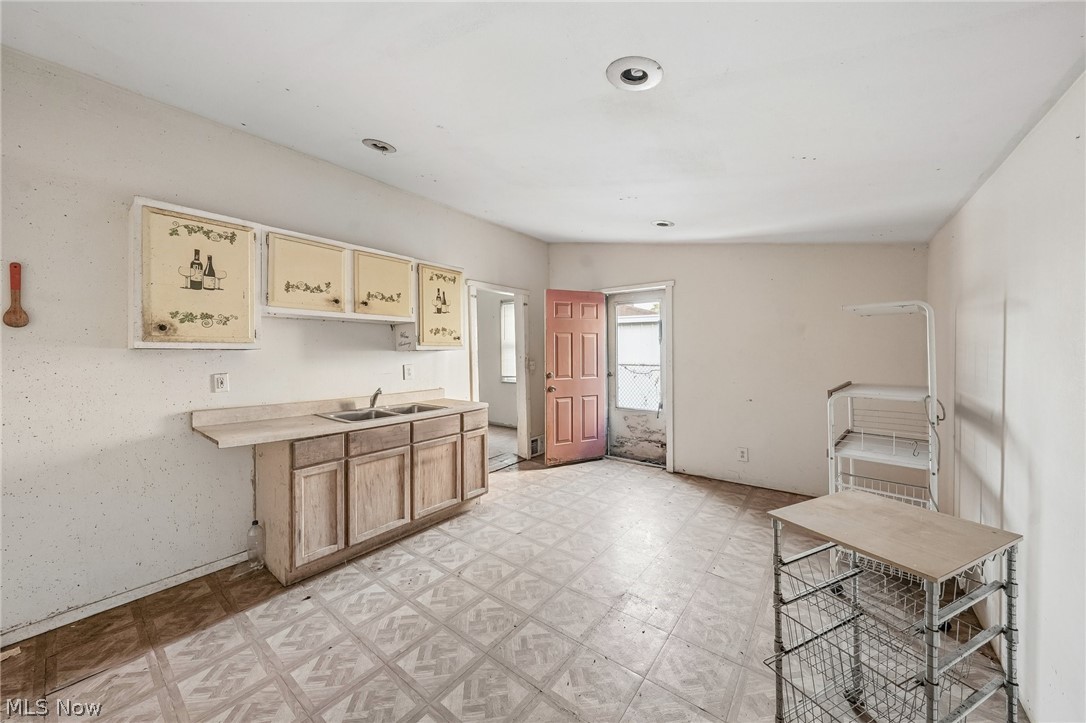 2115 Seymour Avenue Cleveland OH 44113