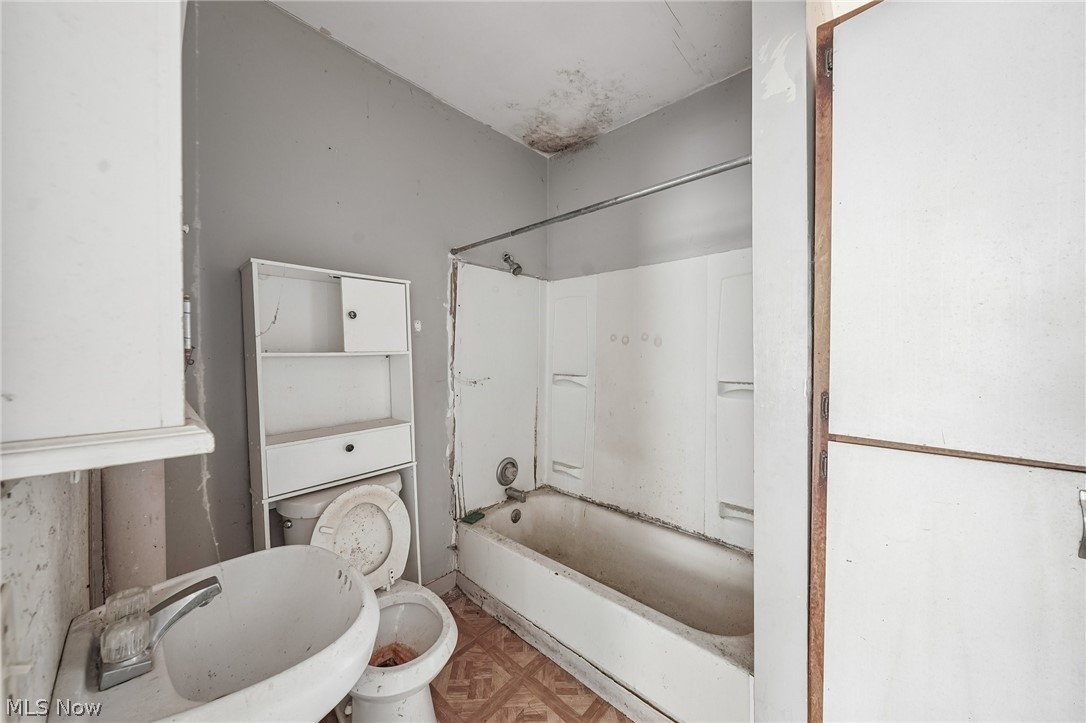 2115 Seymour Avenue Cleveland OH 44113