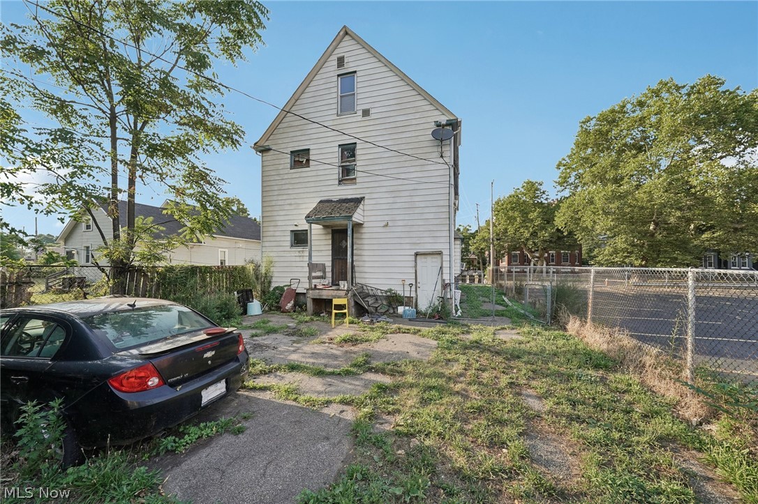 2115 Seymour Avenue Cleveland OH 44113