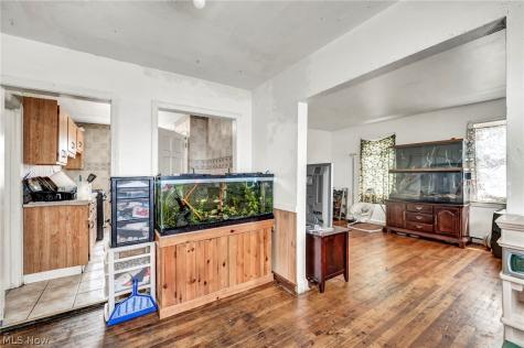 4532 W 150th Street Cleveland OH 44135