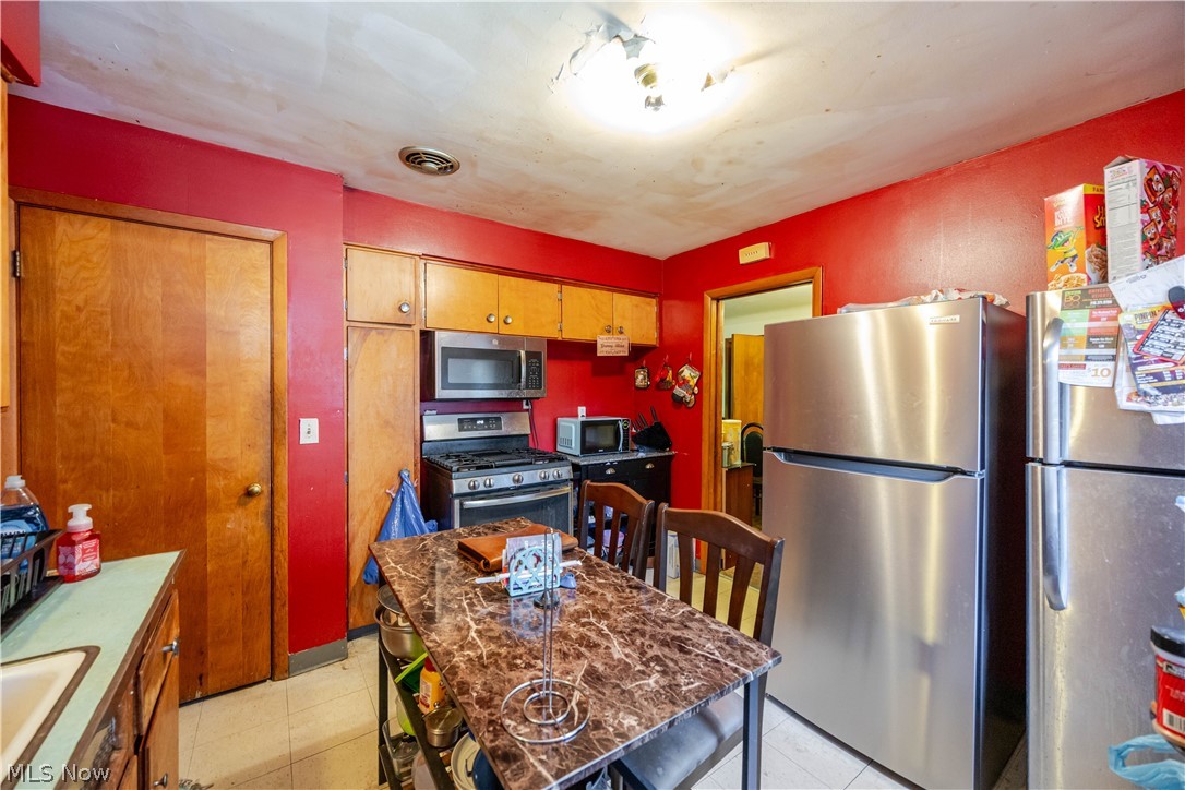 3825 Mayfield Road Cleveland Heights OH 44121