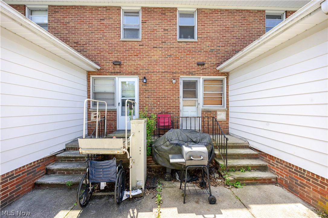3825 Mayfield Road Cleveland Heights OH 44121