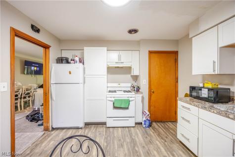 3825 Mayfield Road Cleveland Heights OH 44121