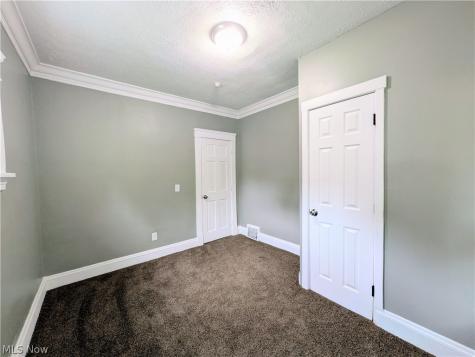 10302 Lamontier Avenue Cleveland OH 44104