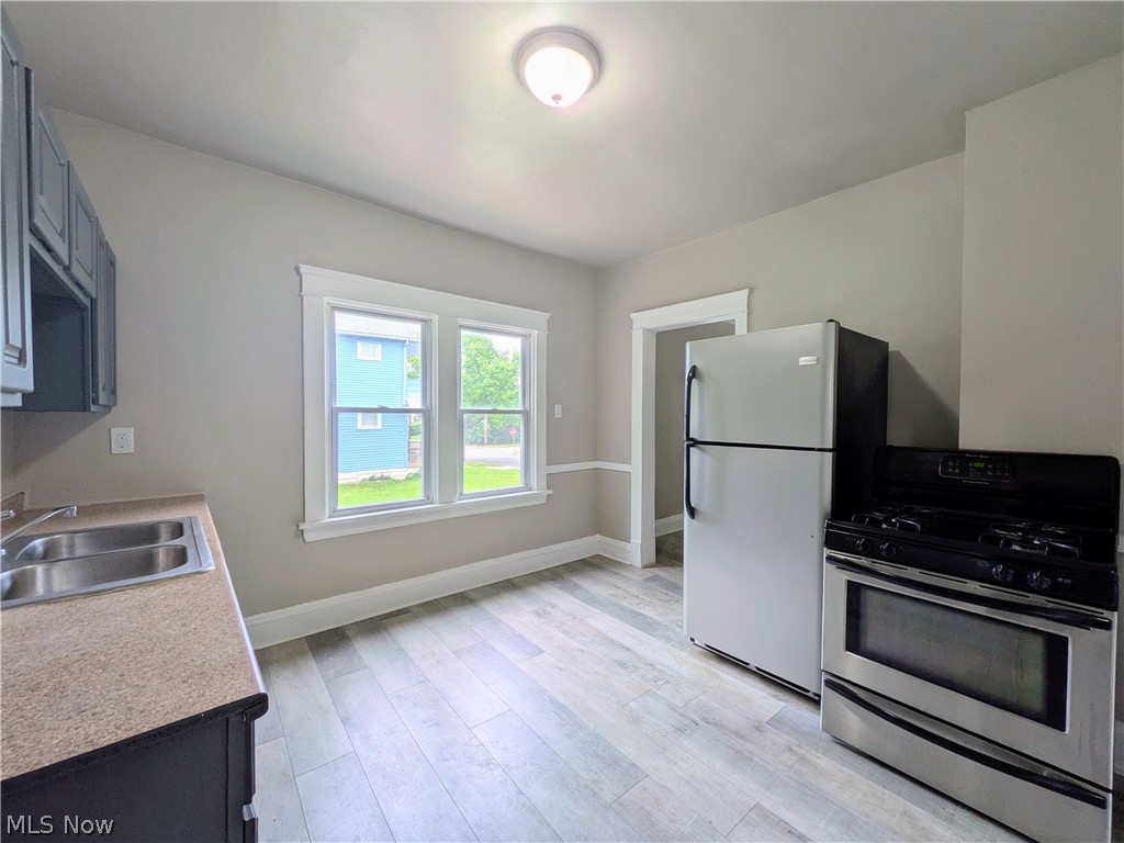 10302 Lamontier Avenue Cleveland OH 44104