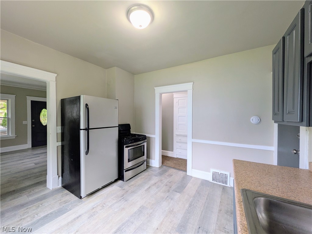 10302 Lamontier Avenue Cleveland OH 44104