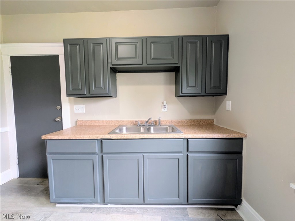 10302 Lamontier Avenue Cleveland OH 44104